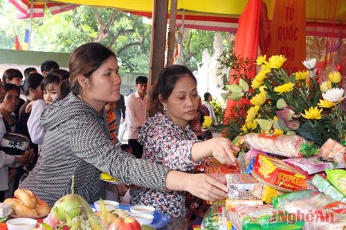 Trong quan niệm của người Việt, Vu lan là một trong những ngày rằm quan trọng nhất trong năm. Vào mùa Vu lan, nhiều người lên chùa thắp hương, khấn phật cầu mong may mắn, an lành cho những người thân trong gia đình.