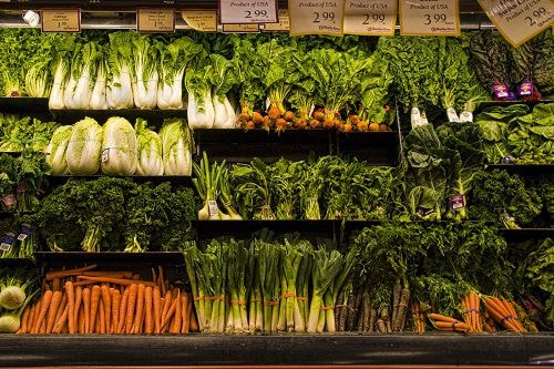 Tốt nhất nên lựa chọn thực phẩm tươi thay vì các loại thực phẩm đóng hộp.