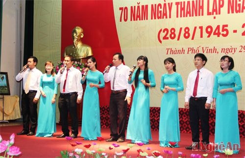 Các tiết mục văn nghệ chào mừng.