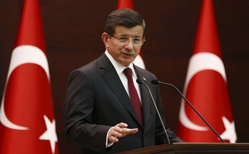 Thủ tướng Thổ Nhĩ Kỳ Ahmet Davutoglu phát biểu trong cuộc họp báo tại thủ đô Ankara ngày 25/8. Nguồn: Reuters.