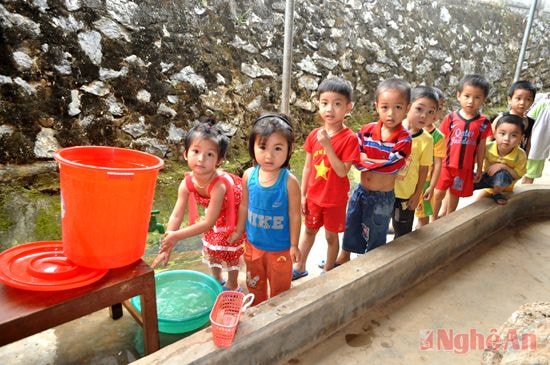 Nơi rửa tay của trẻ ở Trường Mầm non xã Nghĩa Lợi (Nghĩa Đàn).
