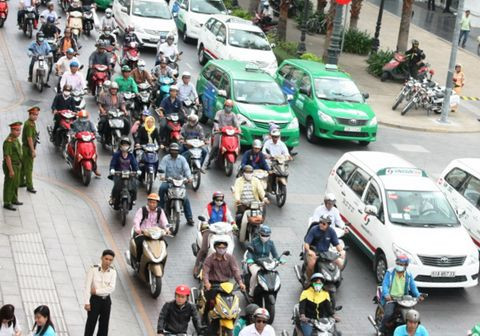 Phí đăng ký lần đầu với ô tô xe máy tại TP.Hồ Chí Minh đồng loạt tăng mạnh.  (Ảnh minh họa)