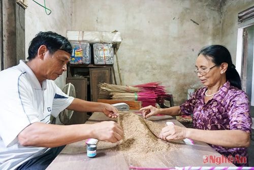 Nghề làm hương ở xã Quỳnh Đôi, huyện Quỳnh Lưu.