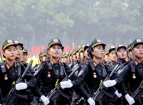  Các nữ cảnh sát cơ động với tiểu liên MP5-A3.