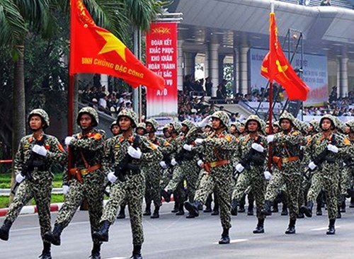 Bộ đội đặc công diễu binh với khẩu Galil ACE 31 thay vì M18 như các năm.