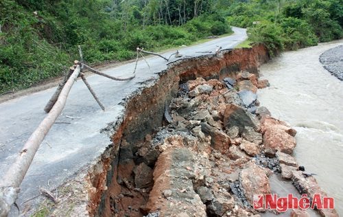 Điểm sạt lở tại bản Lưu Phong, Lưu Kiền (Tương Dương)