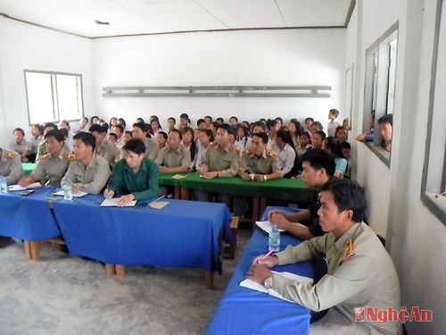 Lớp học tiếng Việt tại bản Nậm Táy, huyện Sầm Tớ, tỉnh Hủa Phăn (Lào).