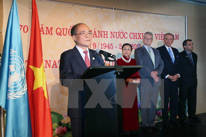 Chủ tịch Quốc hội Nguyễn Sinh Hùng chủ trì buổi chiêu đãi nhân dịp Quốc khánh 2/9. (Ảnh: Nhan Sáng/TTXVN)