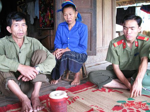 Người dân kể lại việc nhận giấy