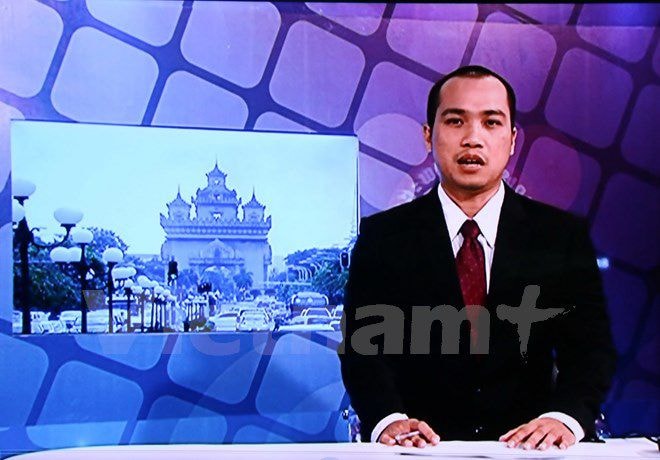   Bản tin tiếng Việt trên sóng Đài Truyền hình Quốc gia Lào. (Ảnh: Phạm Kiên/Vietnam+)