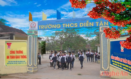 Giờ tan trường ở Trường THCS Diễn Tân (Diễn Châu).