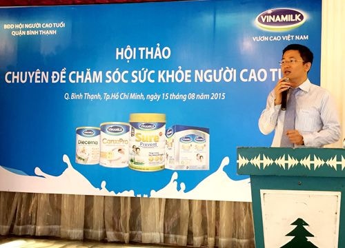 Ông Mai Thanh Việt – Giám đốc Marketing ngành hàng sữa bột, Vinamilk chia sẻ với người tiêu dùng những thông tin về công ty