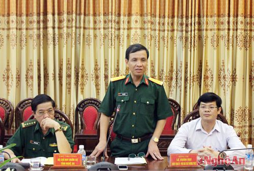 Đại tá Hà Tân Tiến – UVBTV, Chỉ huy trưởng, Bộ chỉ huy Quân sự tỉnh báo cáo kết quả xây dựng và hoạt động khu vực phòng thủ trên địa bàn tỉnh 