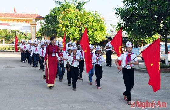 Trường THCS Đặng Chánh Kỷ, huyện Nam Đàn vui mừng đón các em học sinh lớp 6 vào trường