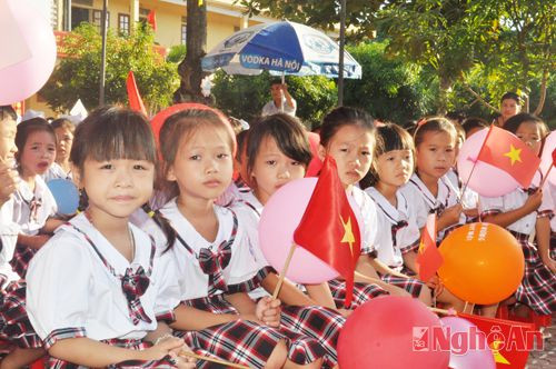 Học sinh trường tiểu học Nghi Thủy trong lễ khai giảng