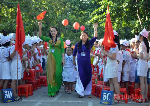 Năm học 2015 - 2016, trường Tiểu học Lê Mao chào đón 316 học sinh vào lớp 1.