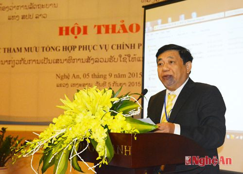 Đồng chí Nguyễn Xuân Đường phát biểu chào mừng hội thảo.