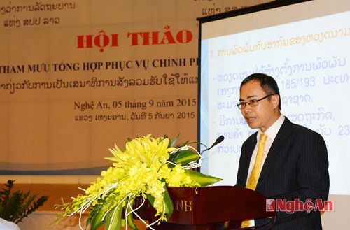 Đồng chí Phan Chí Thành trình bày tham luận về vai trò của VPCP trong công tác tham mưu tổng hợp cho Chính phủ và Thủ tướng Chính phủ trong lĩnh vực quan hệ quốc tế. 