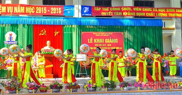 Tiết mục văn nghệ tại Lễ khai giảng