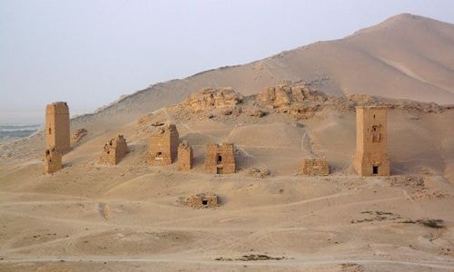 Các nguồn tin trong thành phố cổ Palmyra xác nhận ba mộ tháp bị phá hủy, trong đó có mộ tháp Elahbel xây dựng năm 103 sau Công Nguyên. Mộ tháp Elahbel cao 4 tầng và có một tầng ngầm. 