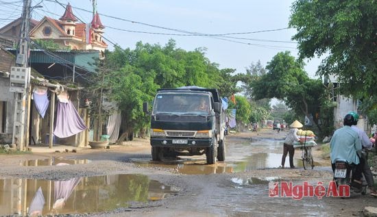 Để đi lại an toàn, cả người đi xe máy lẫn ô tôn đều cảnh giác nhưng va quyệt, té ngã vẫn có thể xảy ra