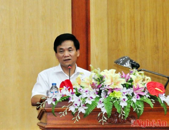 Đồng chí Trần Văn Mão - Ủy viên Thường trực HĐND tỉnh phát biểu tại hội nghị