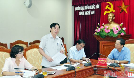Đồng chí Nguyễn Hữu Trường - Chánh Văn phòng Đoàn ĐBQH và HĐND tỉnh đề xuất Sở làm rõ về quy tình giải quyết các hồ sơ chính sách cho cựu TNXP