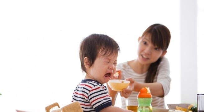 Khi trẻ biếng ăn cha mẹ không nên lạm dụng men tiêu hóa mà cần tham khảo ý kiến thầy thuốc chuyên khoa.