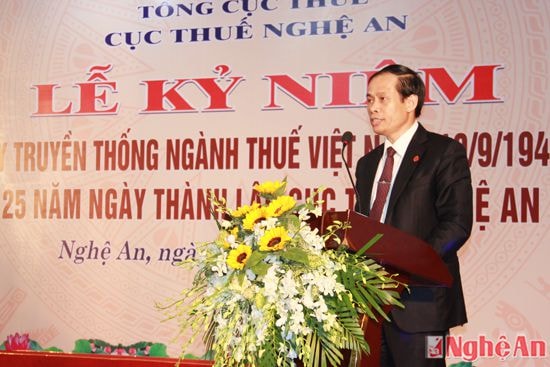 Đồng chí Nguyễn Đình Hòa, Cục trưởng Cục Thuế Nghệ An đọc diễn văn ôn lại truyền thống của ngành thuế