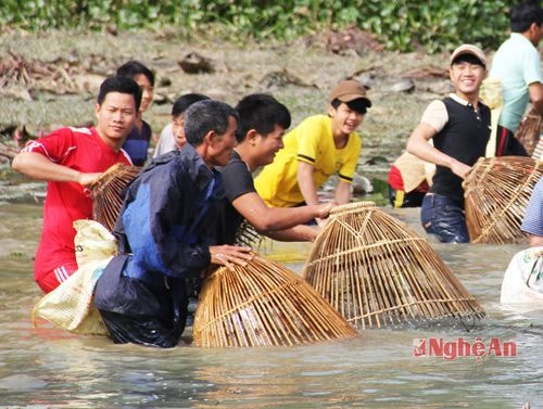 Ở xã Khánh Thành nhà nào cũng có ít nhất một cái nơm