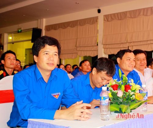 Các đại biểu tham dự buổi lễ.