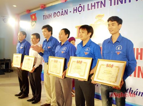 Đồng chí Nguyễn Đình Hùng- Bí thư Tỉnh đoàn phát biểu định hướng tại hội nghị.