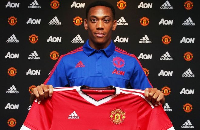 Anthony Martial (Man Utd): Với 56 triệu đôla phí chuyển nhượng, Martial trở thành cầu thủ tuổi teen đắt nhất trong lịch sử bóng đá. Và một bản hợp đồng bom tấn như thế cần phải được ra mắt càng sớm càng tốt, nhất là khi Man Utd đang gặp vấn đề trên hàng công, với chỉ ba bàn qua bốn vòng đấu trước đó. Tuy nhiên, xếp tiền đạo trẻ người Pháp ở đâu hứa hẹn sẽ là vấn đề gây đau đầu cho Van Gaal khi tiếp Liverpool ngày 12/9.