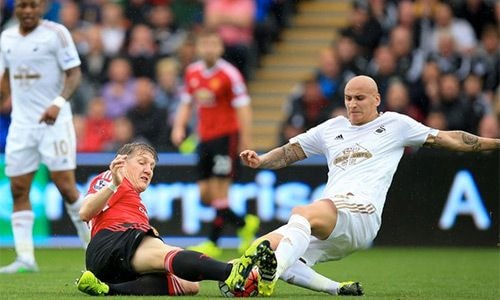 Schweinsteiger sẽ đóng vai trò giữ nhịp của Man Utd ở giữa sân. Ảnh: PA.