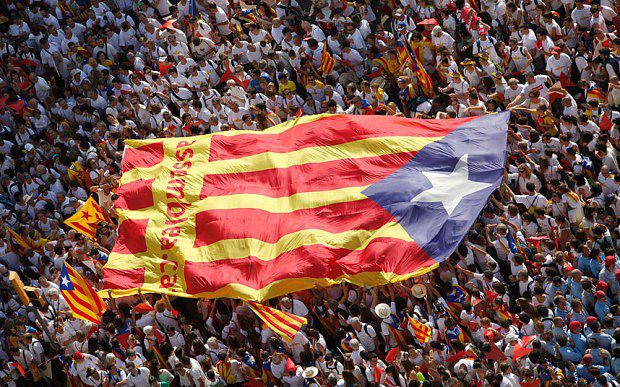 Người dân tuần hành đòi độc lập cho Catalonia. Ảnh: telegraph.co.uk