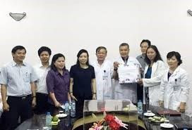 Bộ trưởng Bộ Y tế chúc mừng y bác sĩ Bệnh viện Việt Đức thực hiện thành công ca ghép tạng