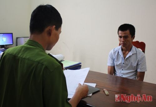 Đối tượng Nguyễn Huy Trọng tại cơ quan công an