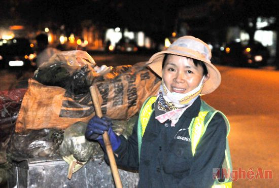 Chị Nguyễn Thị Hải Yến với công việc hằng đêm của mình.