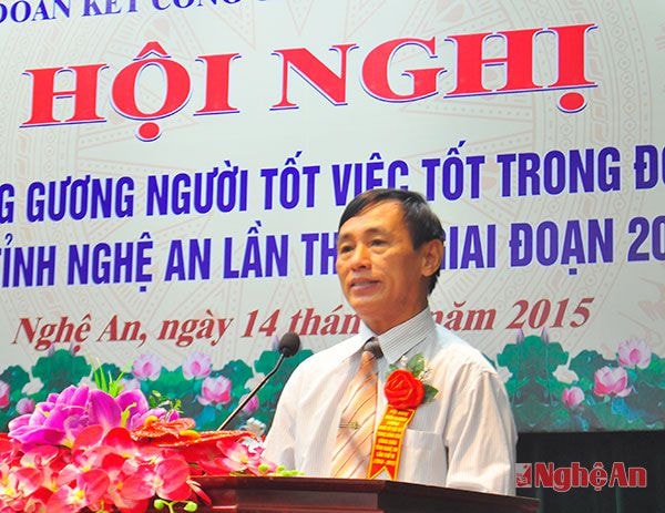 Ông Nguyễn Thanh Ngọc - Phó Chủ tịch Ủy ban đoàn kết công giáo tỉnh trình bày báo cáo tổng kết phong trào thi đua 