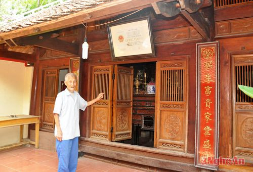 Cụ Nguyễn Duy Thọ giới thiệu về Di tích lịch sử nhà thờ họ Nguyễn Duy.