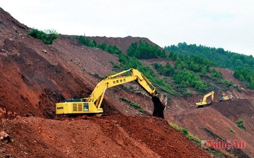 San lấp mặt bằng Dự án Trạm nghiền xi măng tại xã Nghi Thiết (Nghi Lộc).