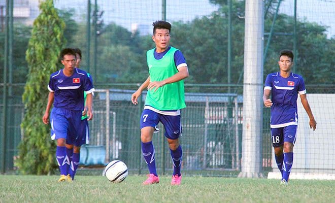 HLV Hoàng Anh Tuấn đặt mục tiêu đưa U19 Việt Nam vượt qua vòng loại. Ảnh: Hiếu Lương