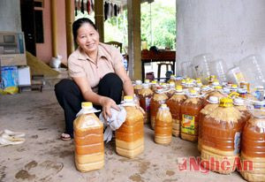 Sản phẩm nước tương của gia đình chị Lê Thị Hương.