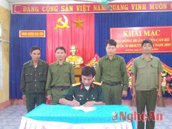 Các đơn vị ký giao ước thi đua trong huấn luyện.