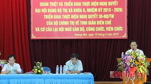 Chủ trì hội nghị