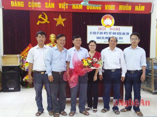 Các phòng ban chúc mừng tân Chủ tịch MTTQ