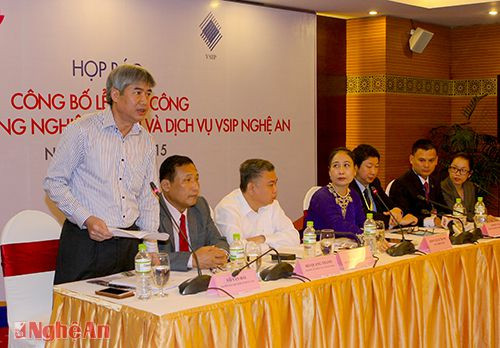 Đồng chí Võ Văn Hải trình bày những chính sách ưu đãi mà nhà đầu tư sẽ được hưởng khi triển khai dự án.