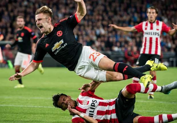 Pha vào bóng của Hector Moreno khiến Luke Shaw gãy chân. Ảnh: Internet.