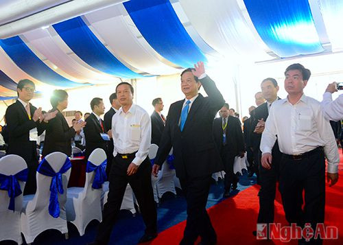 Thủ tướng Nguyễn Tấn Dũng về dự Lễ khởi công VSIP Nghệ An.