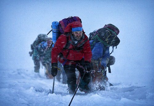 Everest - bộ phim dựa trên câu chuyện có thật về hành trình chinh phục nóc nhà thế giới của một đoàn leo núi chuyên nghiệp.